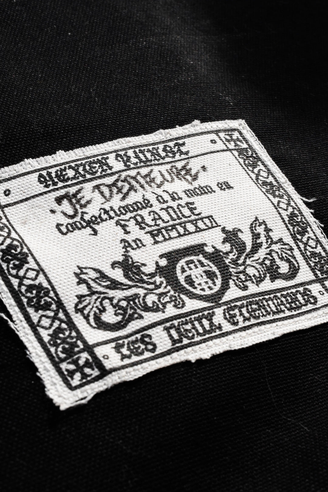 ÉTENDARD - Je Demeure et fais Front -