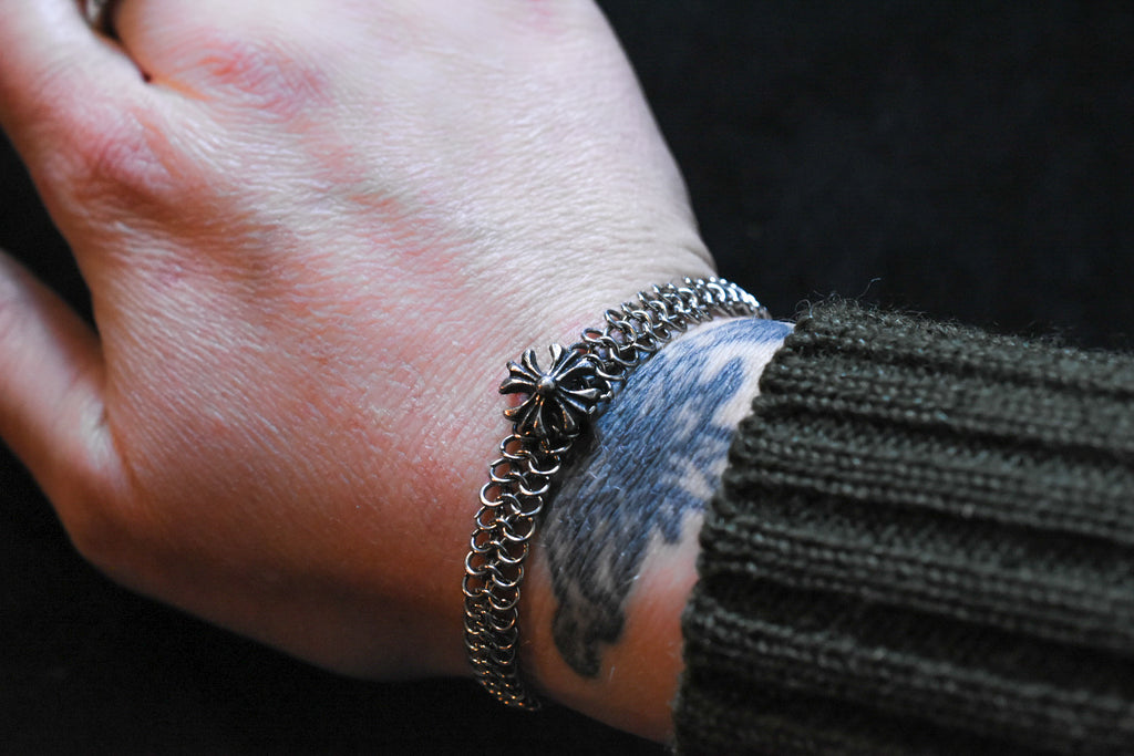 - BRACELET COTTE DE MAILLE - CROIX FLEUR DE LYSÉE