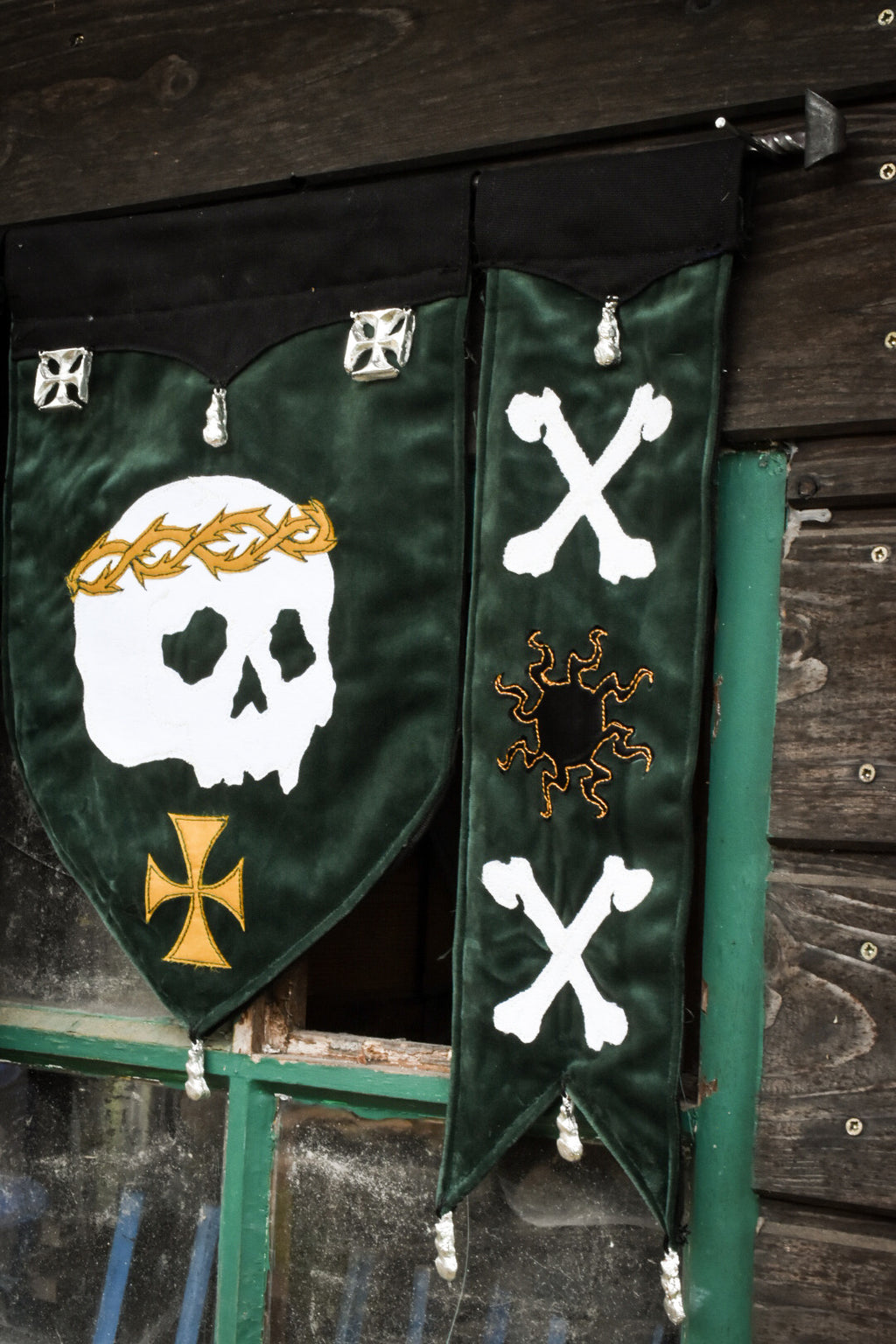 - BANNIÈRE - Etsi Mortuus Urit ! - VELOURS VERT
