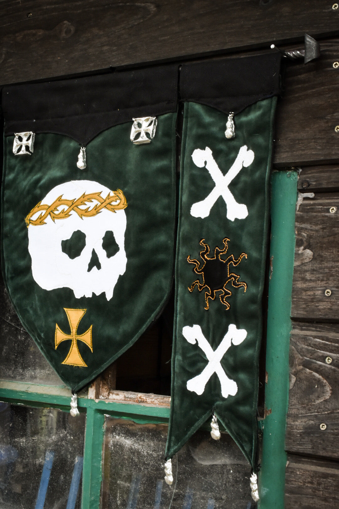 - BANNIÈRE - Etsi Mortuus Urit ! - VELOURS VERT