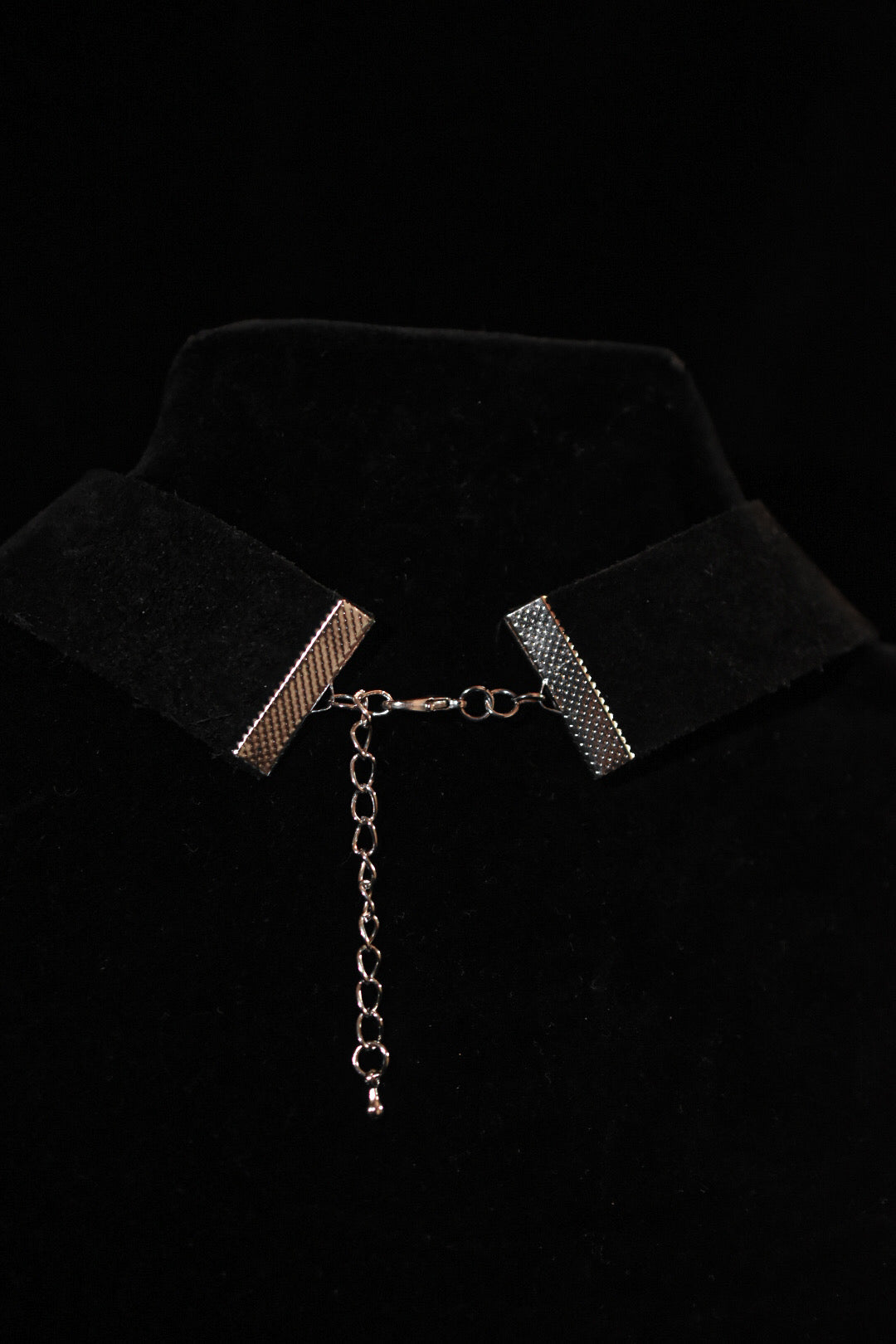 - COLLIER CHOCKER FERRUM FERO FERRO FEROR -