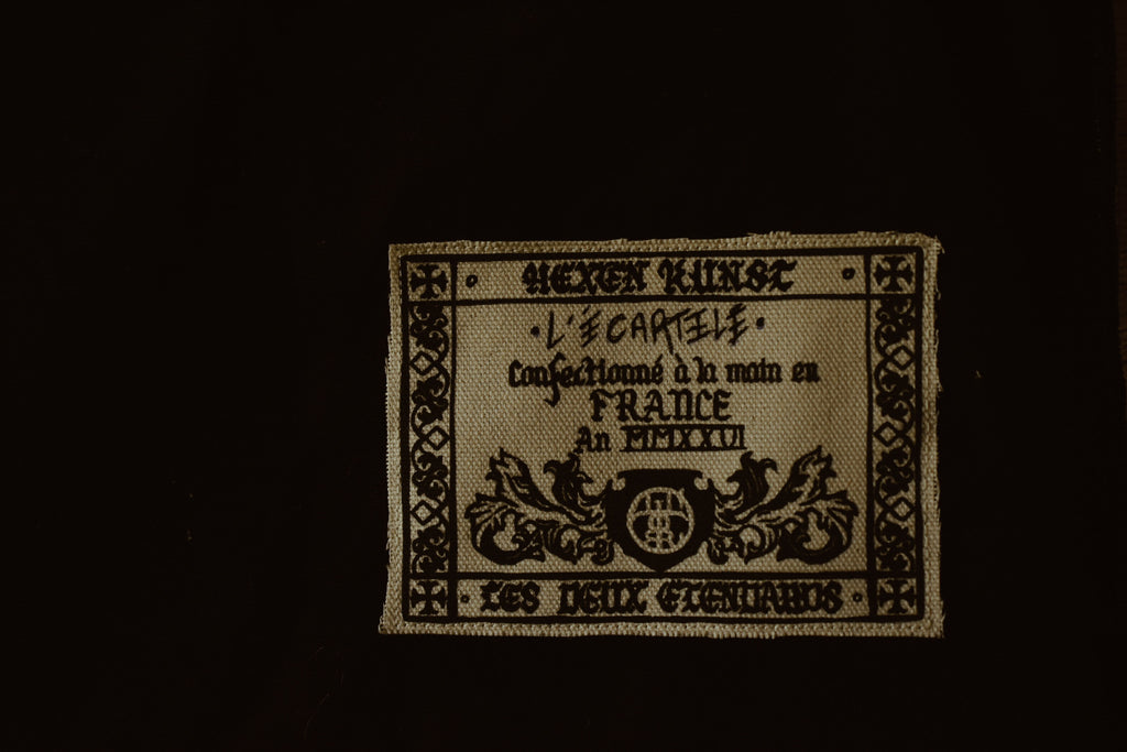 - L’ÉCARTELÉ -