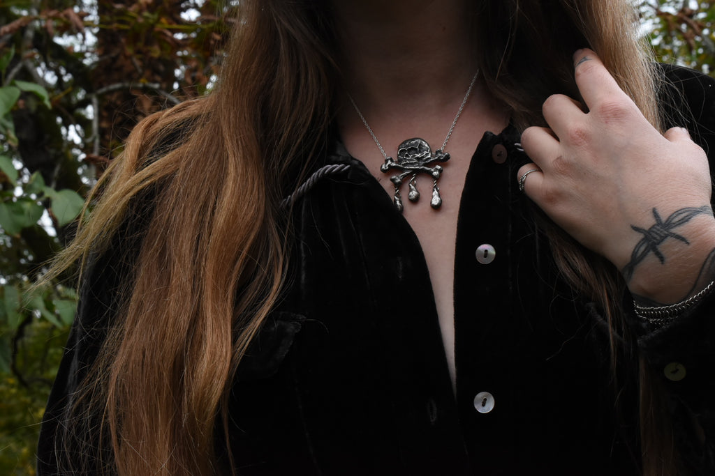 - COLLIER FERRUM FERO FERRO FEROR -
