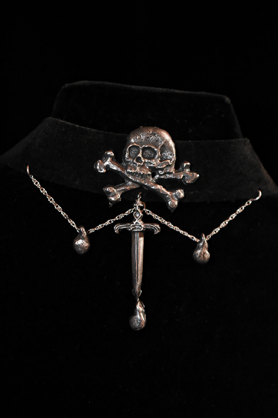 - COLLIER CHOCKER FERRUM FERO FERRO FEROR -