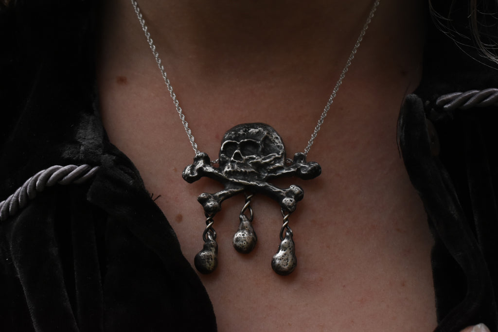 - COLLIER FERRUM FERO FERRO FEROR -