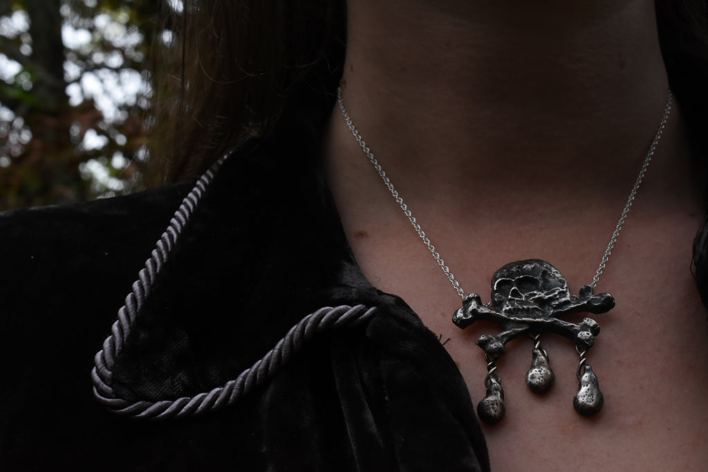 - COLLIER FERRUM FERO FERRO FEROR -