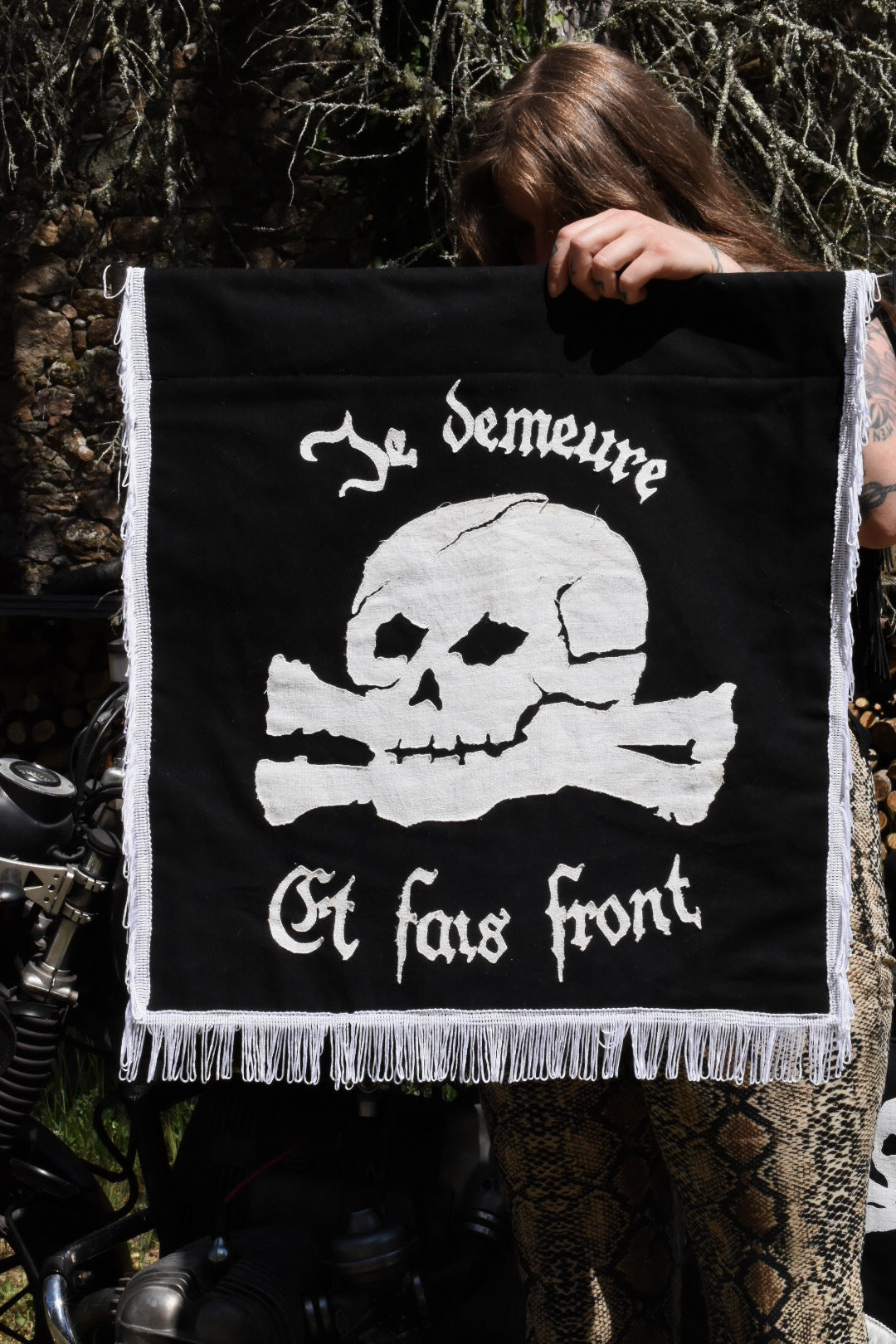 ÉTENDARD PERSONNALISABLE - Du Berceau au Tombeau - CUSTOMIZABLE BATTLE FLAG