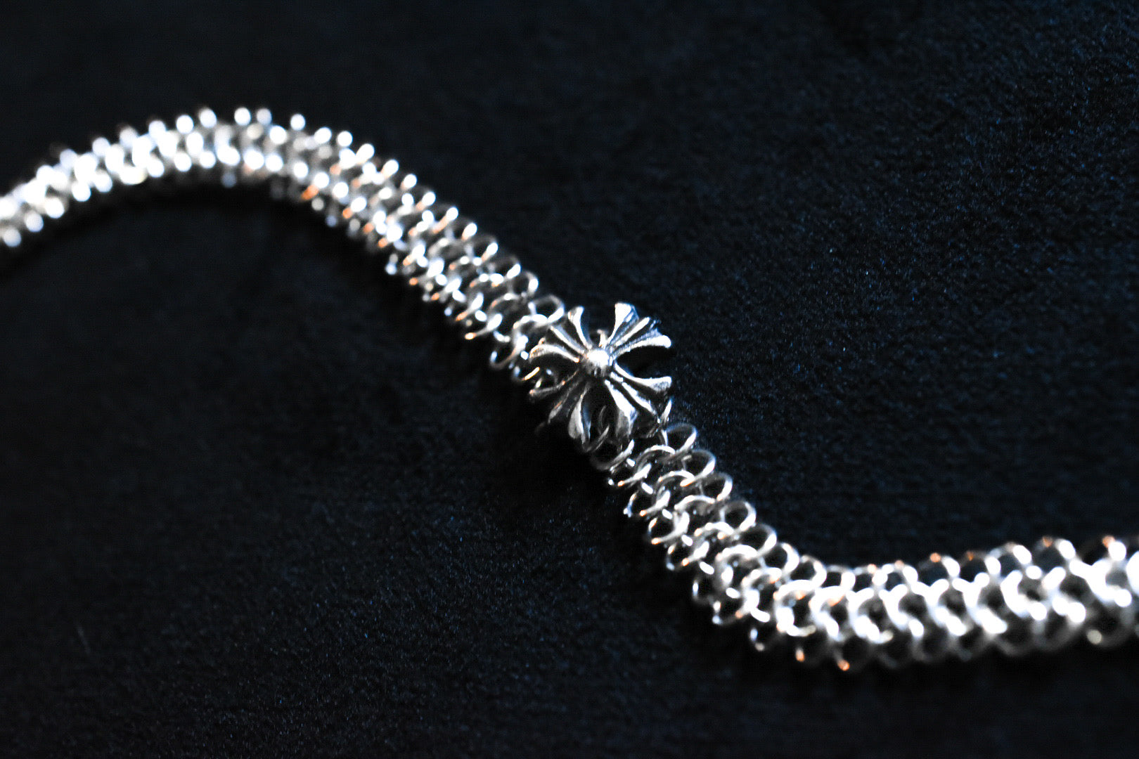 - BRACELET COTTE DE MAILLE - CROIX FLEUR DE LYSÉE