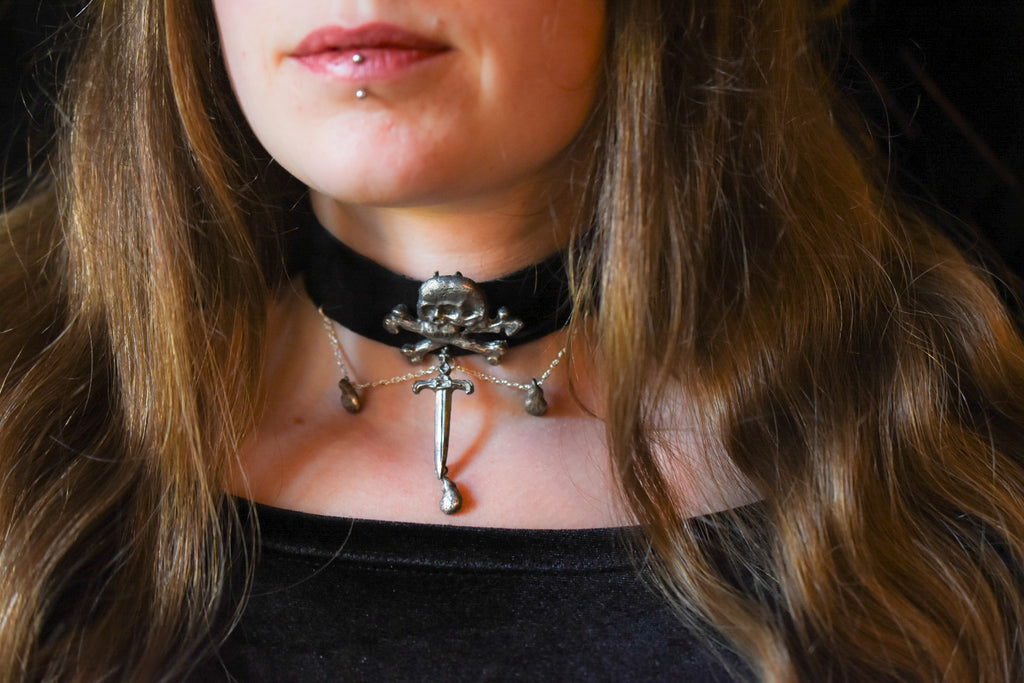 - COLLIER CHOCKER FERRUM FERO FERRO FEROR -