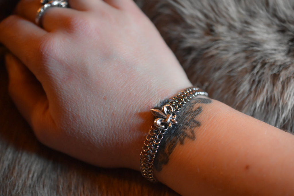 - BRACELET COTTE DE MAILLE - FLEUR DE LYS