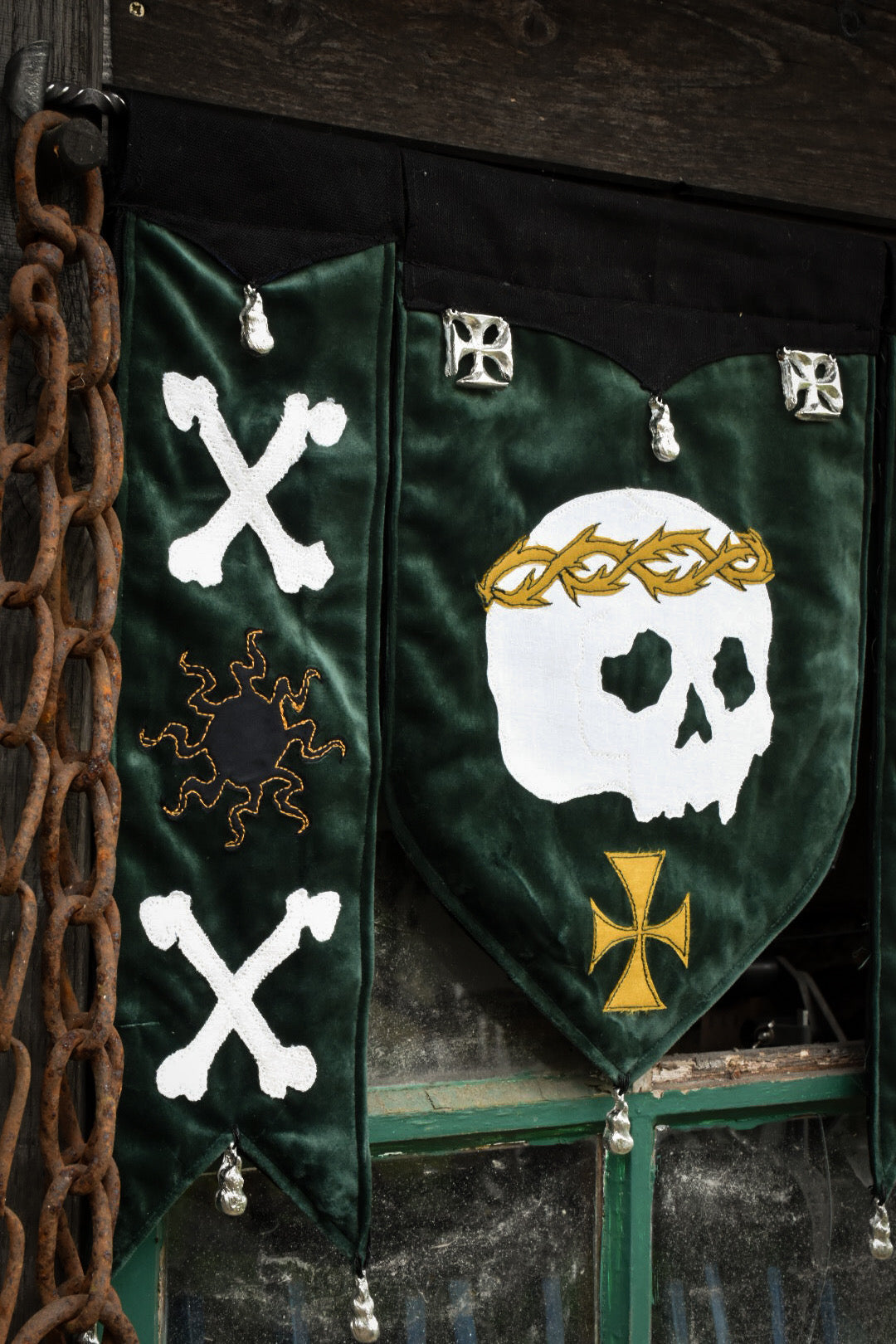 - BANNIÈRE - Etsi Mortuus Urit ! - VELOURS VERT